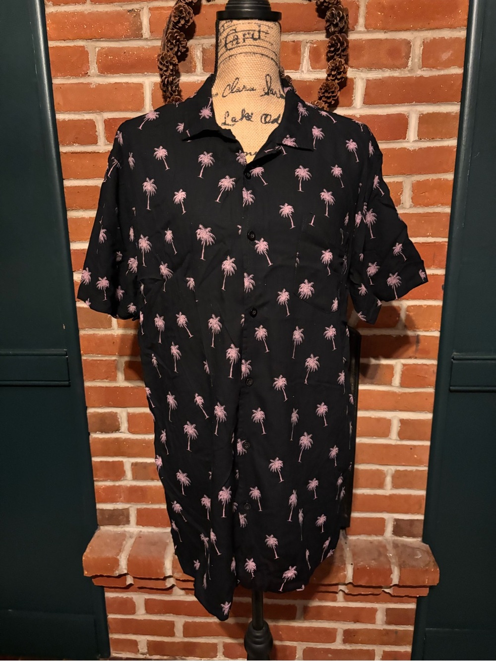 Men's VSTR Vintage wash  Short-Sleeve Button-Down Shirt with Pink Palm Print